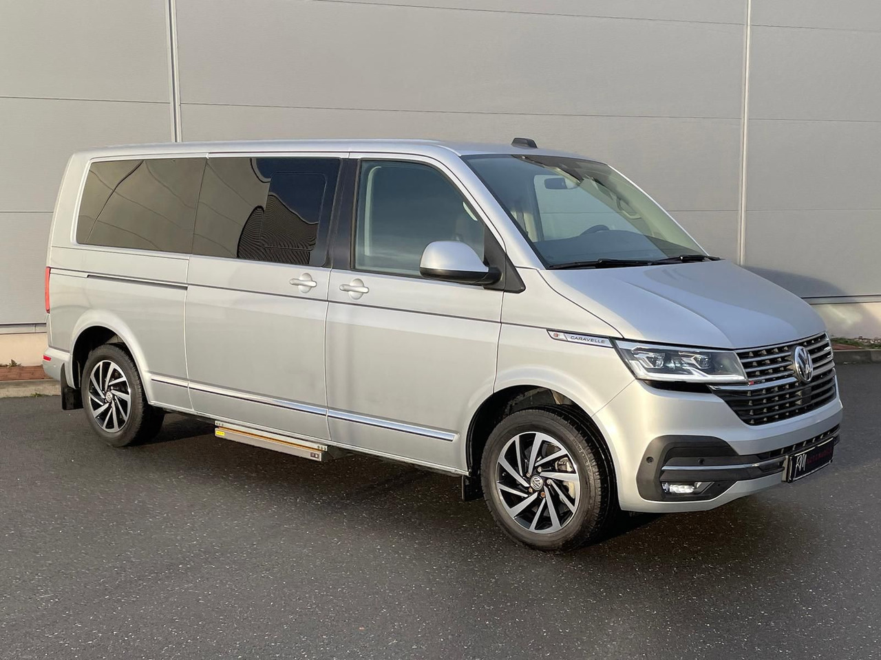 Volkswagen T6.1 Caravelle Comfortl LR 4M NAV el. Trittstufe - Микроавтобус, Пассажирский фургон: фото 2 Volkswagen T6.1 Caravelle Comfortl LR 4M NAV el. Trittstufe - Микроавтобус, Пассажирский фургон: фото 2