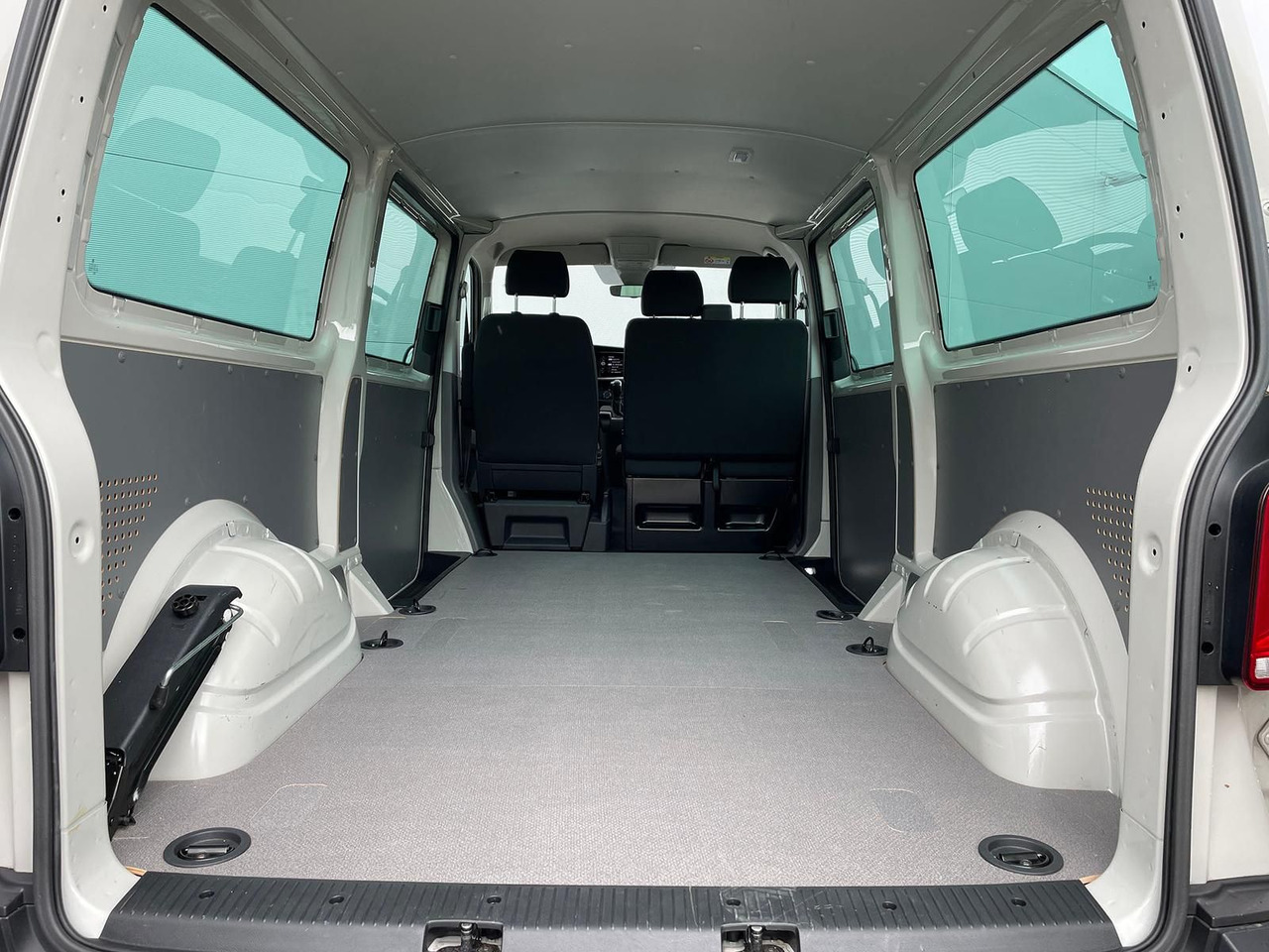 Цельнометаллический фургон Volkswagen T6.1 Transporter 2.0 TDI lang 4MOTION SITZHZ NAV: фото 11