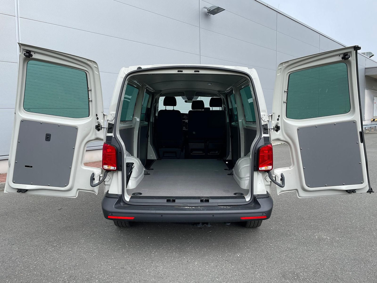 Цельнометаллический фургон Volkswagen T6.1 Transporter 2.0 TDI lang 4MOTION SITZHZ NAV: фото 30