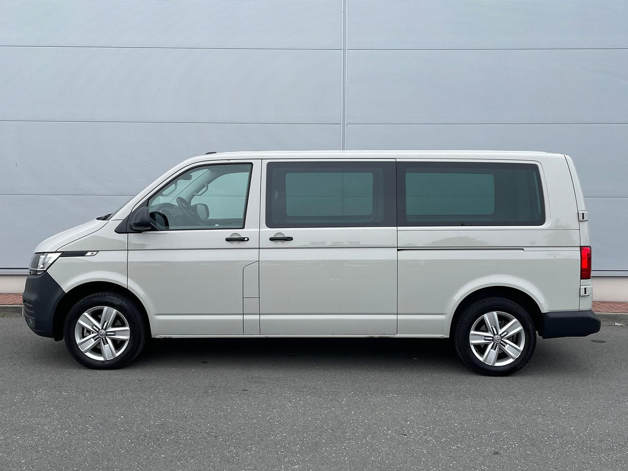 Цельнометаллический фургон Volkswagen T6.1 Transporter 2.0 TDI lang 4MOTION SITZHZ NAV: фото 6