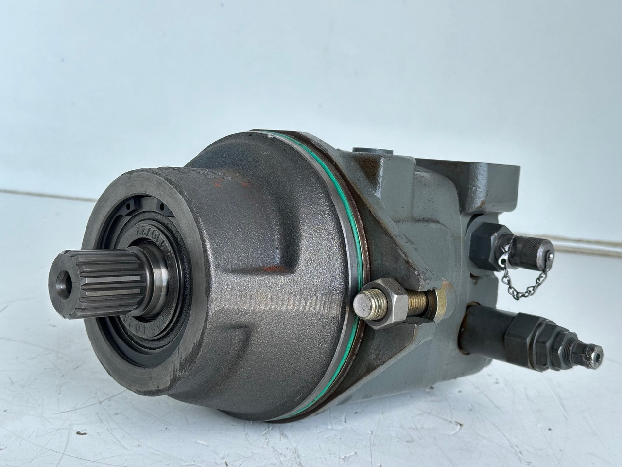 Liebherr Hydraulikeinbaumotor Typ:FMF058, ID-Nr.10122576 - ID-Nr.10145827 - ID-Nr.11371069. LOS1906, P924 COMP , R906, R906 PROTO, R916, R922, R924, R924 COMP, R926 COMP, R926 K LC. #39780# - Гидравлический мотор для Экскаваторов: фото 1 Liebherr Hydraulikeinbaumotor Typ:FMF058, ID-Nr.10122576 - ID-Nr.10145827 - ID-Nr.11371069. LOS1906, P924 COMP , R906, R906 PROTO, R916, R922, R924, R924 COMP, R926 COMP, R926 K LC. #39780# - Гидравлический мотор для Экскаваторов: фото 1