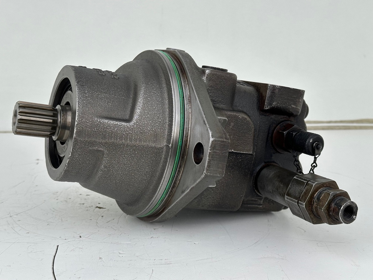 Liebherr Original Hydraulikeinbaumotor FMF045. ID-Nr.12464105. SAT250/287. LH18M, LH22C, LH22M, LH24M, LH26EC, LH26EM, LH26M. #12464105.20985# - Поворотный редуктор для Строительной техники: фото 2 Liebherr Original Hydraulikeinbaumotor FMF045. ID-Nr.12464105. SAT250/287. LH18M, LH22C, LH22M, LH24M, LH26EC, LH26EM, LH26M. #12464105.20985# - Поворотный редуктор для Строительной техники: фото 2