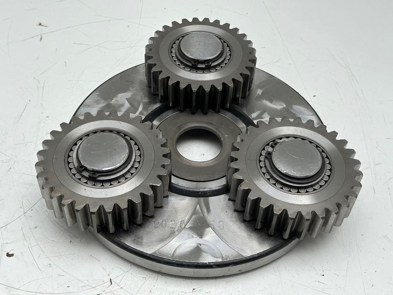 Liebherr Planetenträger ID-Nr.90205858 mit Planetenrädern ID-Nr.90205860. FAT350P138. LO1926, LOS926, R920, R922, R925, R924, R926, R930 T. #PLA.PL.17.08.01# - Бортовой редуктор для Гусеничных экскаваторов: фото 1 Liebherr Planetenträger ID-Nr.90205858 mit Planetenrädern ID-Nr.90205860. FAT350P138. LO1926, LOS926, R920, R922, R925, R924, R926, R930 T. #PLA.PL.17.08.01# - Бортовой редуктор для Гусеничных экскаваторов: фото 1