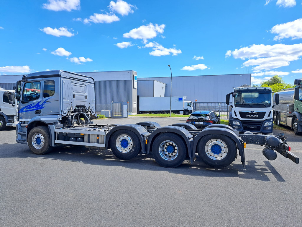 Mercedes Benz Actros 3243 8x2 1,2 & 4 Lenkachse, 2 & 4 Liftbar(Nr. 6051) - Грузовик-шасси: фото 4 Mercedes Benz Actros 3243 8x2 1,2 & 4 Lenkachse, 2 & 4 Liftbar(Nr. 6051) - Грузовик-шасси: фото 4