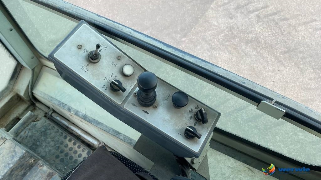 Асфальтоукладочная техника Wirtgen WR2400: фото 26 Асфальтоукладочная техника Wirtgen WR2400: фото 26