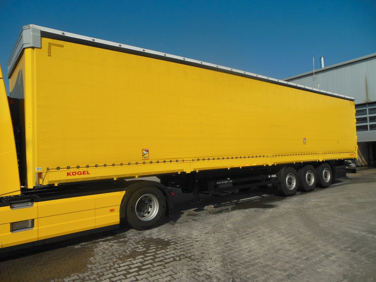 Kögel SN 24, BORDWÄNDE 700 MM, HUBDACH!!! TOP - Тентованный полуприцеп: фото 2 Kögel SN 24, BORDWÄNDE 700 MM, HUBDACH!!! TOP - Тентованный полуприцеп: фото 2