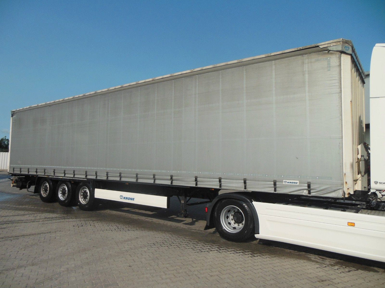 Krone SD, BPW, HUBDACH, LIFT ACHSE, 3 STÜCKS AM LAGER - Тентованный полуприцеп: фото 4 Krone SD, BPW, HUBDACH, LIFT ACHSE, 3 STÜCKS AM LAGER - Тентованный полуприцеп: фото 4