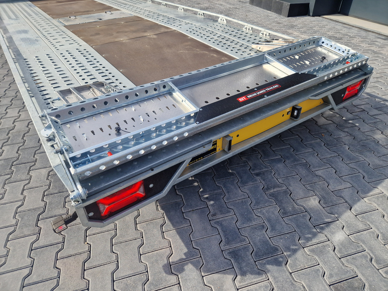 Прицеп-автовоз BJT T Transporter 231 550x224cm yellow ankippbar Heckrampe Tridem Alufelgen 10" 3500kg: фото 8