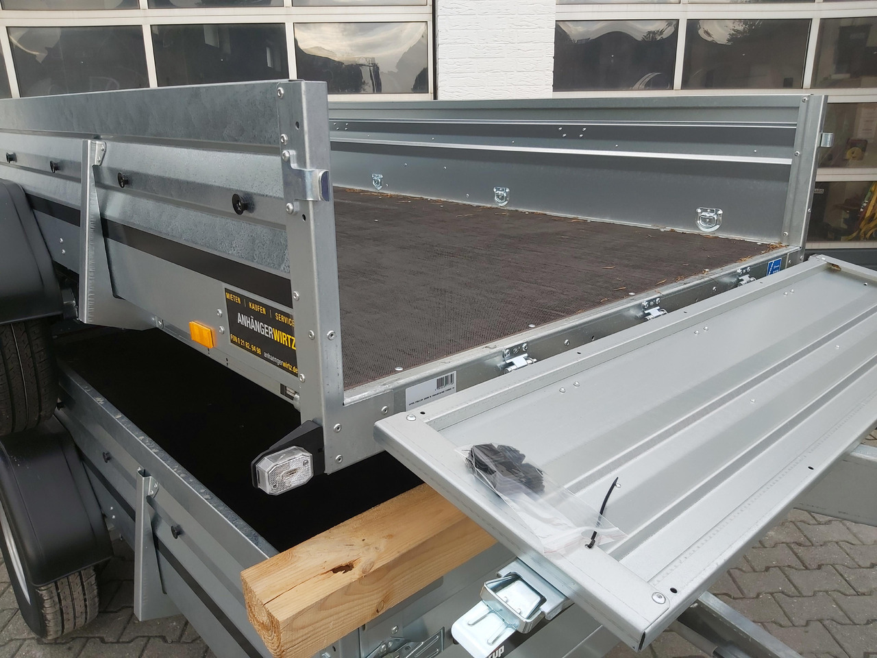 Brenderup 2300 SB 301x153x40cm Stahlwände (M) 1300kg - Прицеп для легкового автомобиля: фото 2 Brenderup 2300 SB 301x153x40cm Stahlwände (M) 1300kg - Прицеп для легкового автомобиля: фото 2