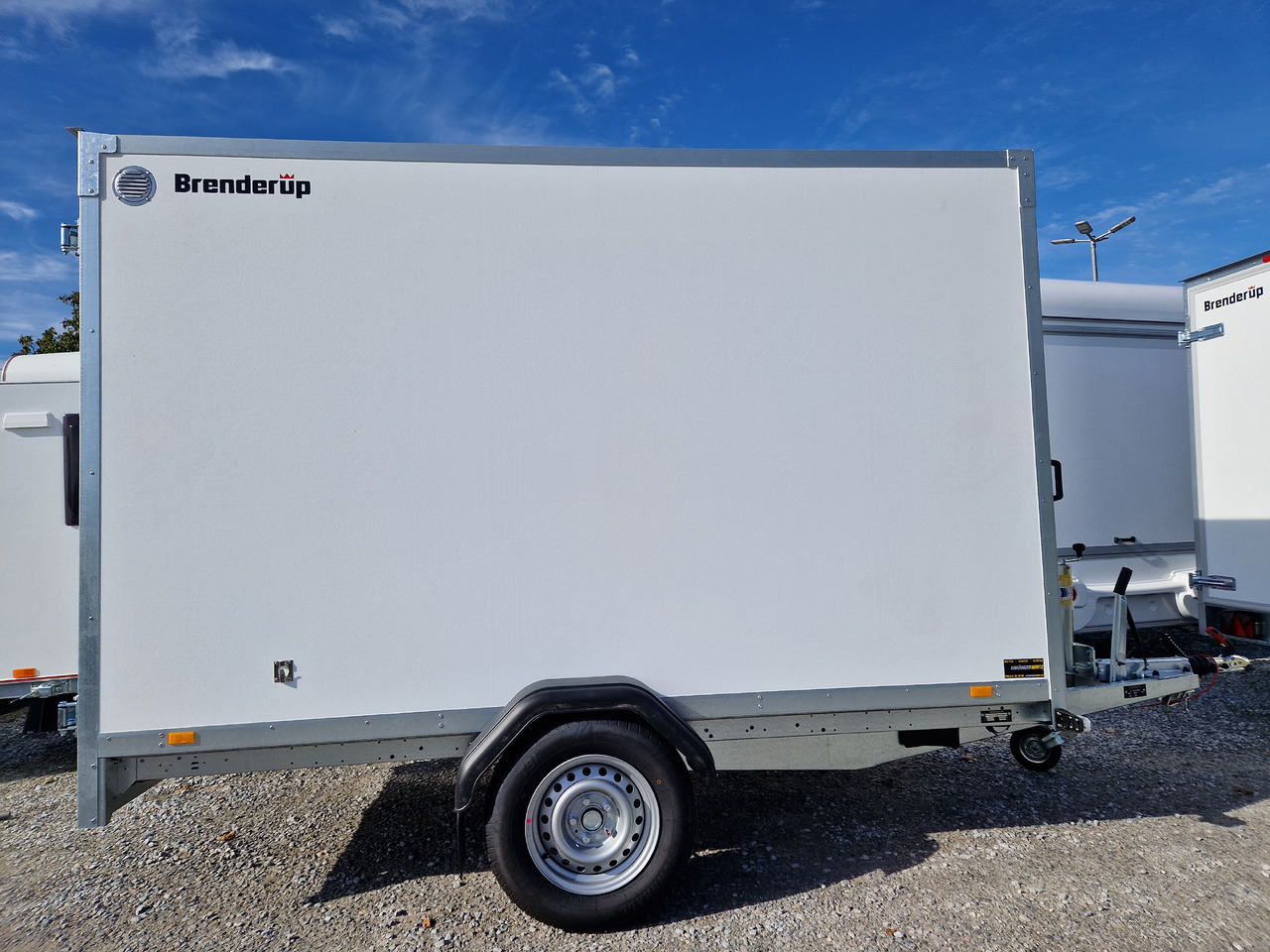 Brenderup Cargo Dynamic CD300 BD 300x155x185cm Hecktüren Wabenwände (M) 1300kg - Прицеп-фургон: фото 4 Brenderup Cargo Dynamic CD300 BD 300x155x185cm Hecktüren Wabenwände (M) 1300kg - Прицеп-фургон: фото 4