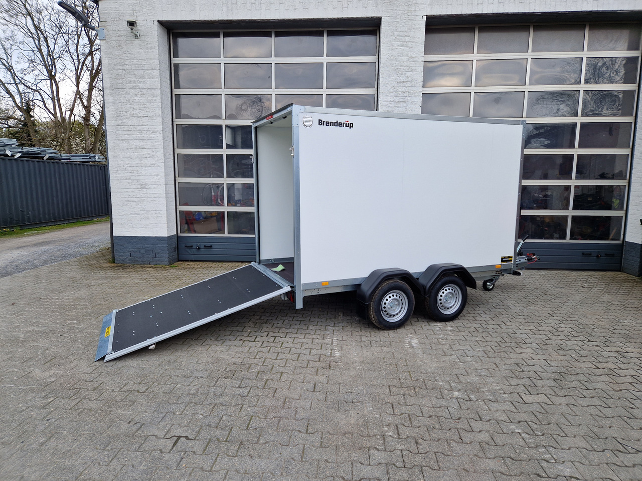 Brenderup Cargo Dynamic CD300 TB R 300x150x185cm Heckrampe Wabenwände (M) 2000kg - Прицеп-фургон: фото 1 Brenderup Cargo Dynamic CD300 TB R 300x150x185cm Heckrampe Wabenwände (M) 2000kg - Прицеп-фургон: фото 1