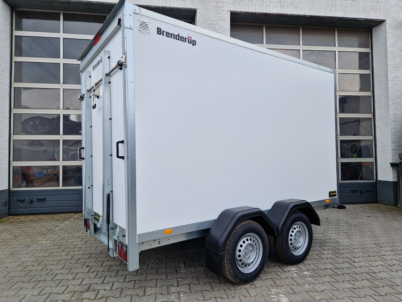 Brenderup Cargo Dynamic CD300 TB R 300x150x185cm Heckrampe Wabenwände (M) 2000kg - Прицеп-фургон: фото 4 Brenderup Cargo Dynamic CD300 TB R 300x150x185cm Heckrampe Wabenwände (M) 2000kg - Прицеп-фургон: фото 4