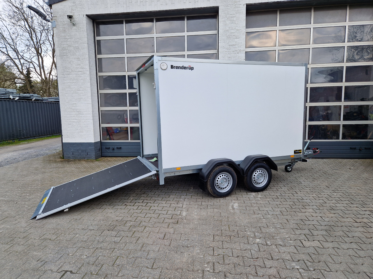 Brenderup Cargo Dynamic CD300 TB R 300x150x185cm Heckrampe Wabenwände (M) 2000kg - Прицеп-фургон: фото 2 Brenderup Cargo Dynamic CD300 TB R 300x150x185cm Heckrampe Wabenwände (M) 2000kg - Прицеп-фургон: фото 2