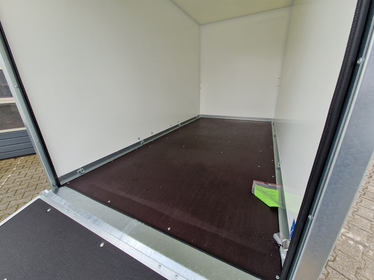 Brenderup Cargo Dynamic CD300 TB R 300x150x185cm Heckrampe Wabenwände (M) 2000kg - Прицеп-фургон: фото 3 Brenderup Cargo Dynamic CD300 TB R 300x150x185cm Heckrampe Wabenwände (M) 2000kg - Прицеп-фургон: фото 3