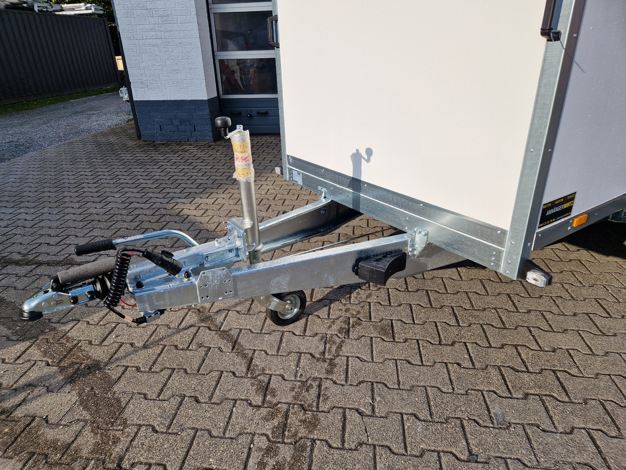 Brenderup Cargo Dynamic CD350 TB R 350x155x185cm Heckrampe Wabenwände (L) 2500kg - Прицеп-фургон: фото 1 Brenderup Cargo Dynamic CD350 TB R 350x155x185cm Heckrampe Wabenwände (L) 2500kg - Прицеп-фургон: фото 1