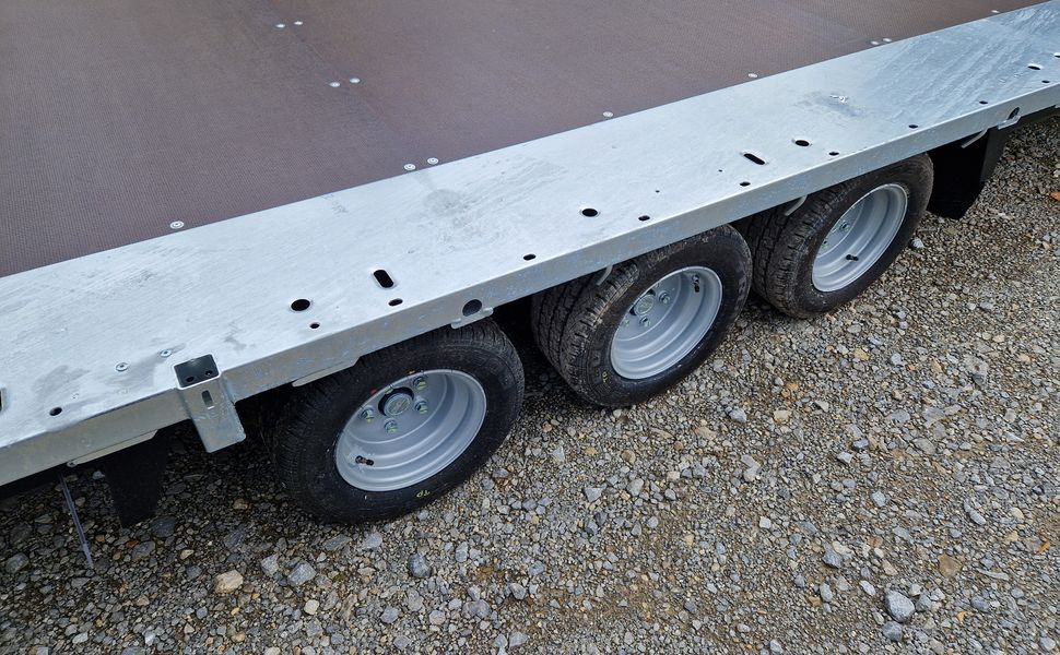 Brian James Trailer Connect 500x210cm black plateau Tridem 10" 3500kg - Прицеп бортовой/ Платформа: фото 1 Brian James Trailer Connect 500x210cm black plateau Tridem 10" 3500kg - Прицеп бортовой/ Платформа: фото 1
