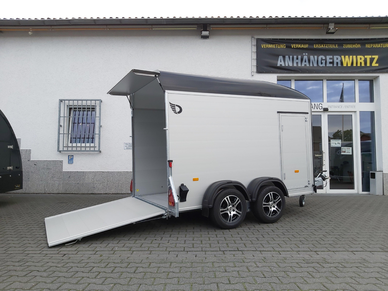 Cargo Roadster 500 312x167x199cm Alu Poly black Seitentür Alufelgen dark Pullman 100 km/H 2000kg - Прицеп-фургон: фото 2 Cargo Roadster 500 312x167x199cm Alu Poly black Seitentür Alufelgen dark Pullman 100 km/H 2000kg - Прицеп-фургон: фото 2