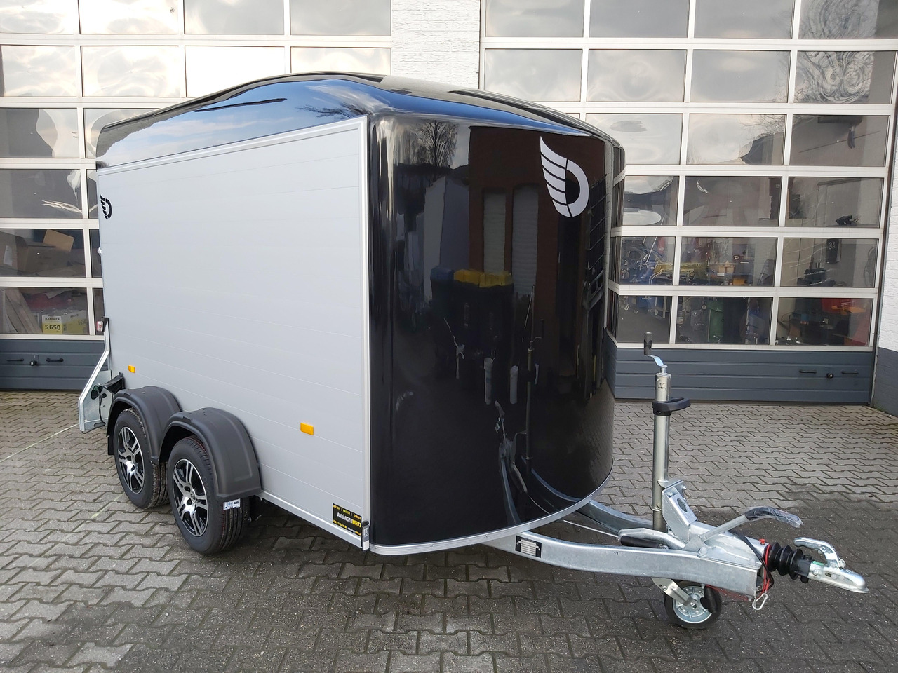 Cargo Roadster 500 312x167x199cm Alu Poly blackline Leichmetallräder Pullman 100km/H 2000kg - Прицеп-фургон: фото 1 Cargo Roadster 500 312x167x199cm Alu Poly blackline Leichmetallräder Pullman 100km/H 2000kg - Прицеп-фургон: фото 1