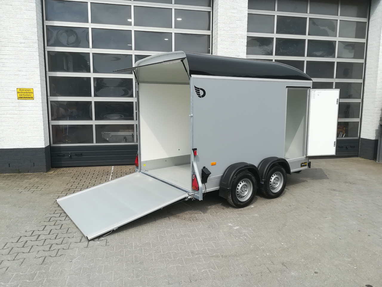 Cargo Roadster 500 312x167x199cm Plywood silvergrey Poly blck Seitentür 100km/H Pullman 2000kg 2025 - Прицеп-фургон: фото 4 Cargo Roadster 500 312x167x199cm Plywood silvergrey Poly blck Seitentür 100km/H Pullman 2000kg 2025 - Прицеп-фургон: фото 4