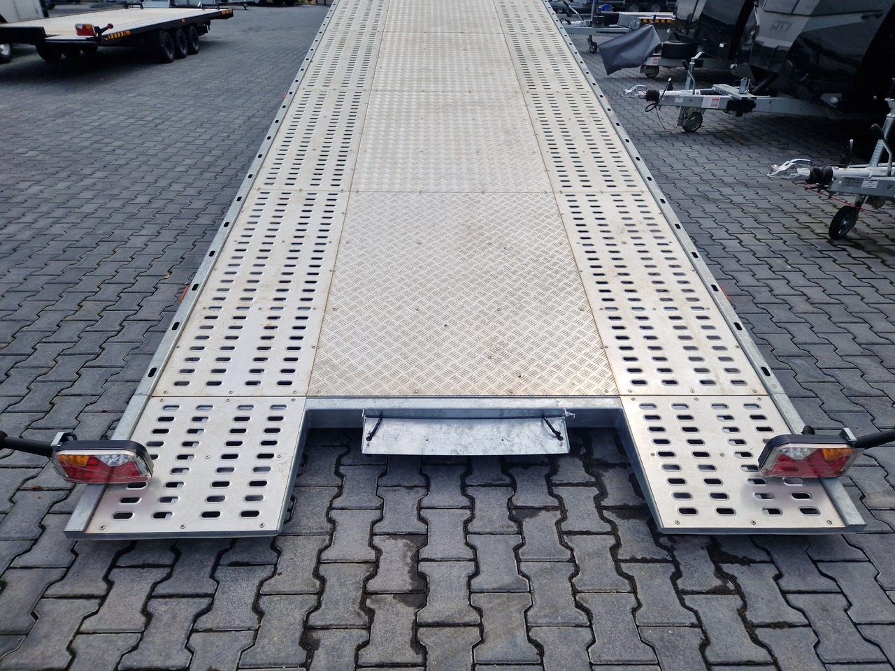 Cartrailer Expert 3560 easyload 600x216cm hydr. kippbar Winde Resrad Premium Tridem 100km/H 3500kg - Прицеп-автовоз: фото 3 Cartrailer Expert 3560 easyload 600x216cm hydr. kippbar Winde Resrad Premium Tridem 100km/H 3500kg - Прицеп-автовоз: фото 3