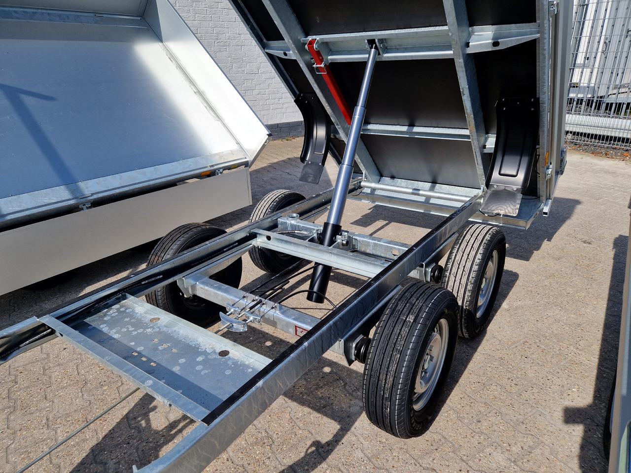 Cheval Liberte Debon Kipper PW 1.2 20 ECO 306x155x30cm 2000kg Modell 2024 - Самосвальный прицеп: фото 4 Cheval Liberte Debon Kipper PW 1.2 20 ECO 306x155x30cm 2000kg Modell 2024 - Самосвальный прицеп: фото 4