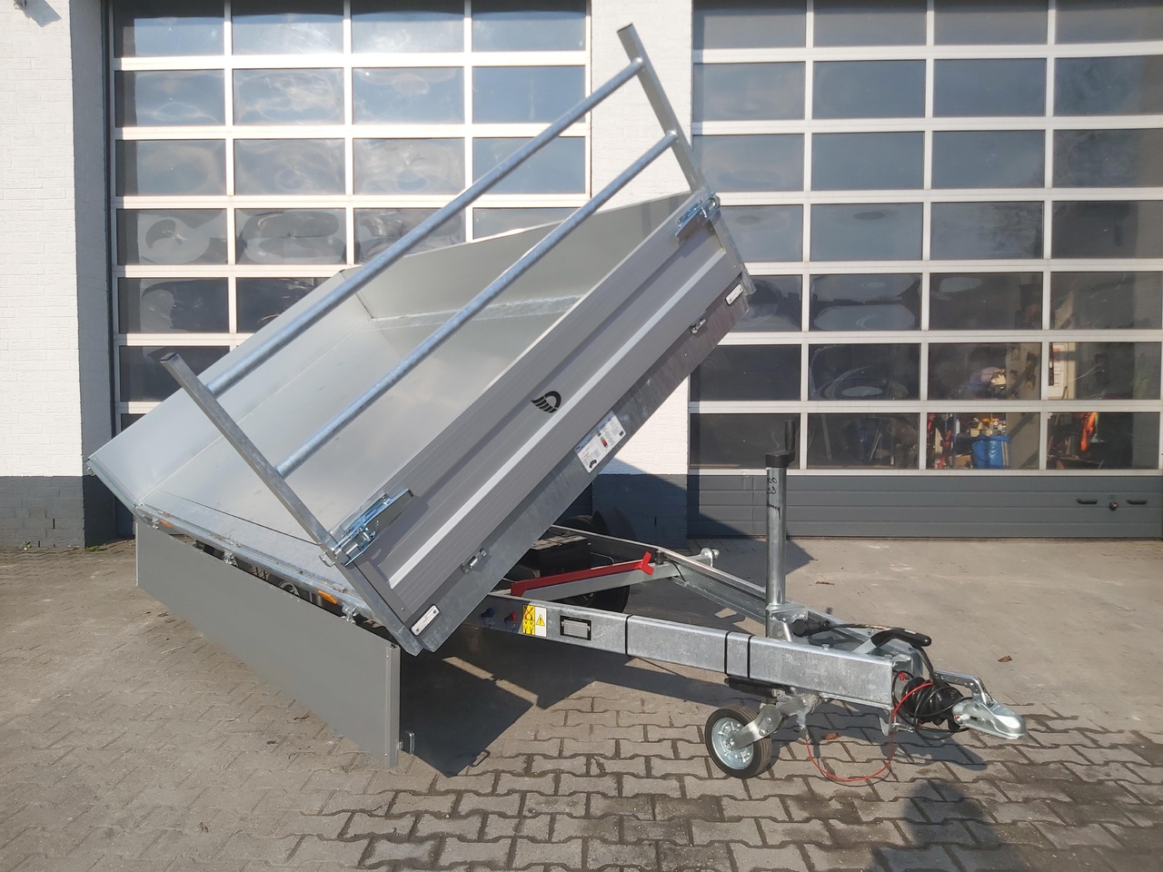 Cheval Liberte Debon Kipper PW 2.4 Basic Elektro 305x180x35cm 2600kg Modell 2024 - Самосвальный прицеп: фото 2 Cheval Liberte Debon Kipper PW 2.4 Basic Elektro 305x180x35cm 2600kg Modell 2024 - Самосвальный прицеп: фото 2