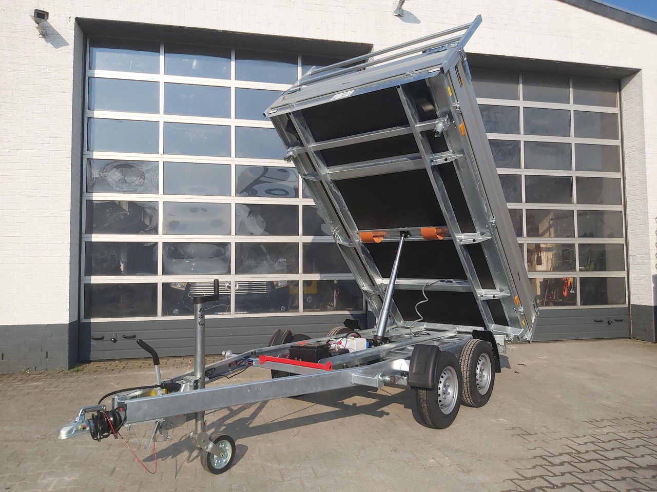 Cheval Liberte Debon Kipper PW 2.4 Basic Elektro 305x180x35cm 2600kg Modell 2024 - Самосвальный прицеп: фото 1 Cheval Liberte Debon Kipper PW 2.4 Basic Elektro 305x180x35cm 2600kg Modell 2024 - Самосвальный прицеп: фото 1