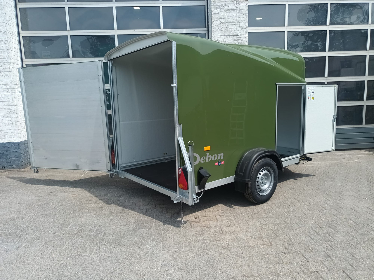 Debon Cargo 1300 300x152x168cm natur green Seitentür Pullman 1300kg 100km/H Juli Aktion 2025 - Прицеп для легкового автомобиля: фото 3 Debon Cargo 1300 300x152x168cm natur green Seitentür Pullman 1300kg 100km/H Juli Aktion 2025 - Прицеп для легкового автомобиля: фото 3