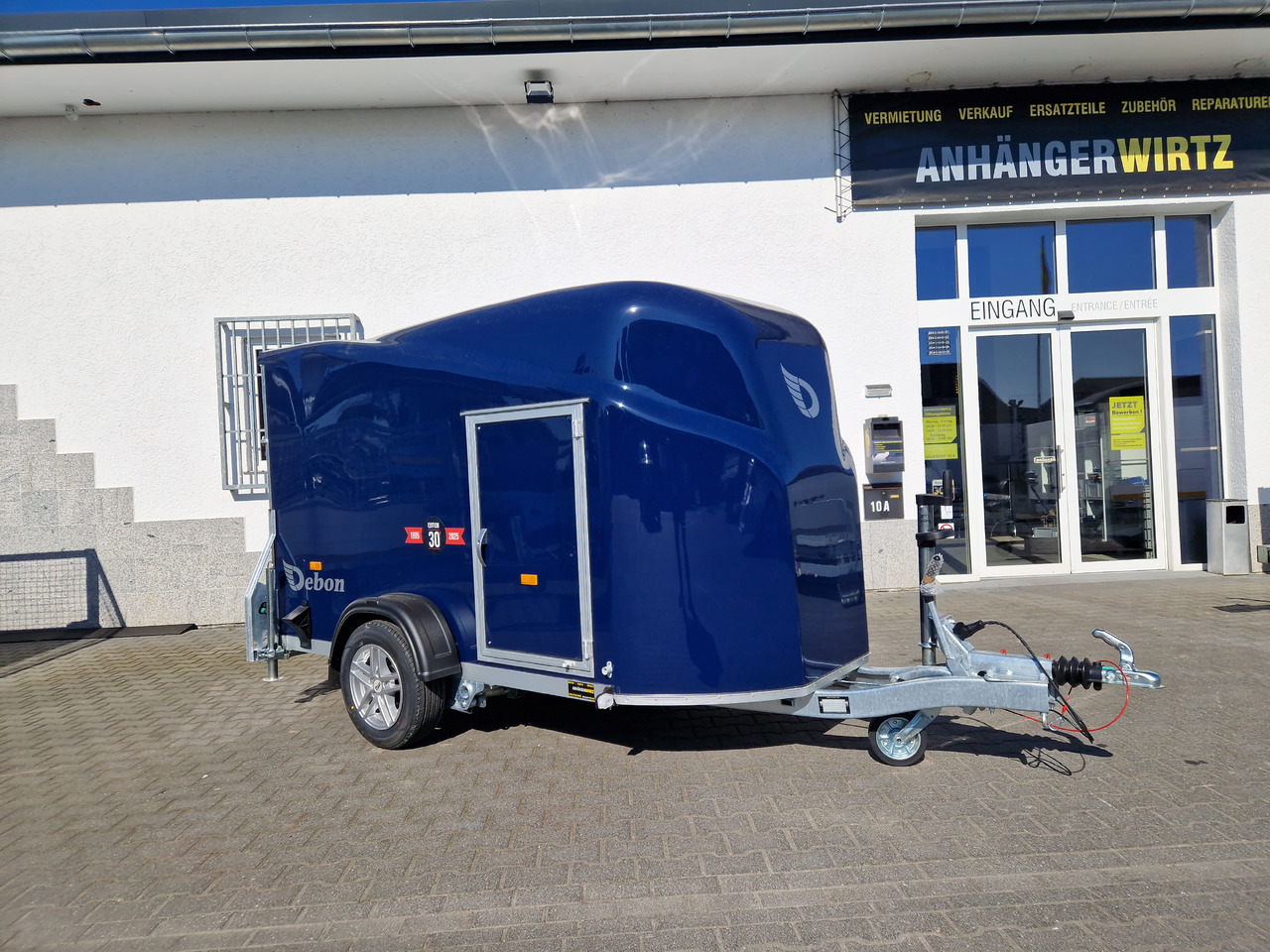 Debon Cargo 1300 300x152x168cm royal blau Seitentür Alufelgen Pullman 1300kg 100km/H Modell 2025 - Прицеп для легкового автомобиля: фото 2 Debon Cargo 1300 300x152x168cm royal blau Seitentür Alufelgen Pullman 1300kg 100km/H Modell 2025 - Прицеп для легкового автомобиля: фото 2