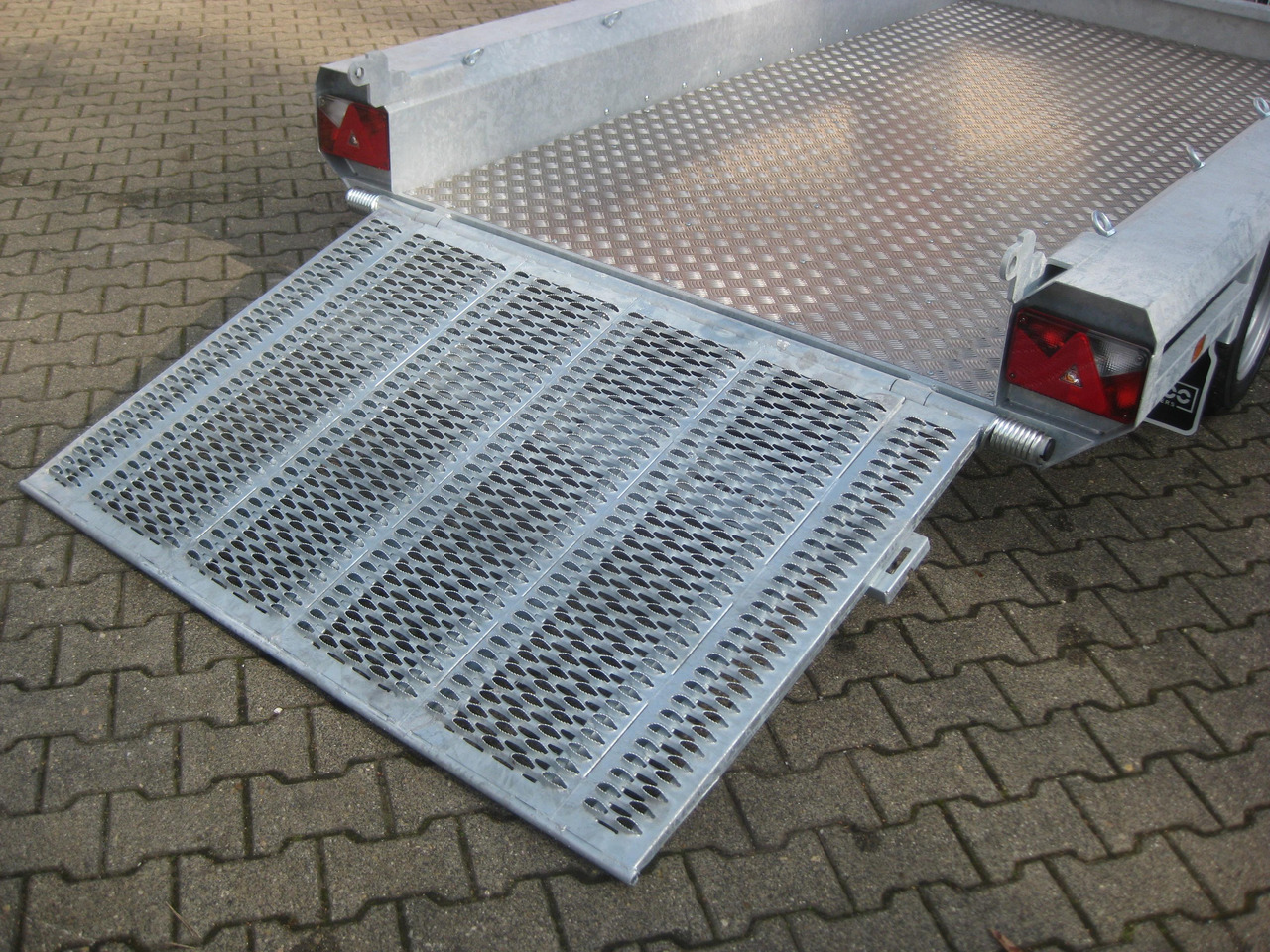 Прицеп для спецтехники HULCO TERRAX Aluboden 294x150x27cm Heckrampe 100cm (M) 3000kg Abverkauf: фото 7