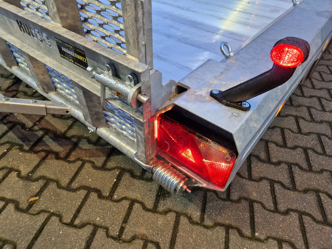 Прицеп для спецтехники HULCO TERRAX Aluboden 469x195x27cm Heckrampe 150cm Tridem 3500kg (XXL): фото 6 Прицеп для спецтехники HULCO TERRAX Aluboden 469x195x27cm Heckrampe 150cm Tridem 3500kg (XXL): фото 6