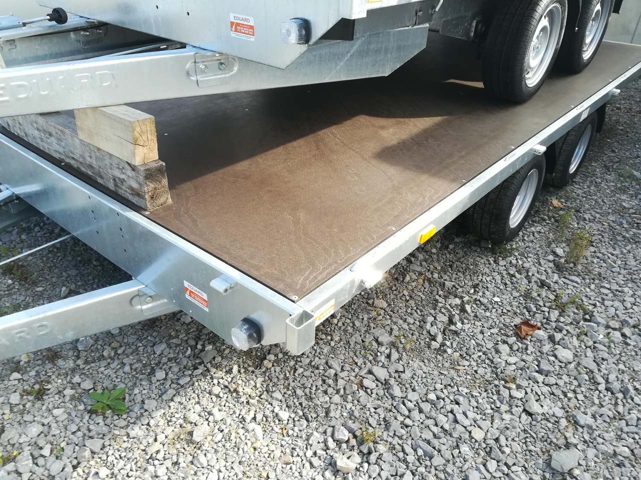 Hochlader 406x220cm flach niedrig Fahrgestell 10" LFH 56cm (XL+) 3000kg - Прицеп бортовой/ Платформа: фото 2 Hochlader 406x220cm flach niedrig Fahrgestell 10" LFH 56cm (XL+) 3000kg - Прицеп бортовой/ Платформа: фото 2