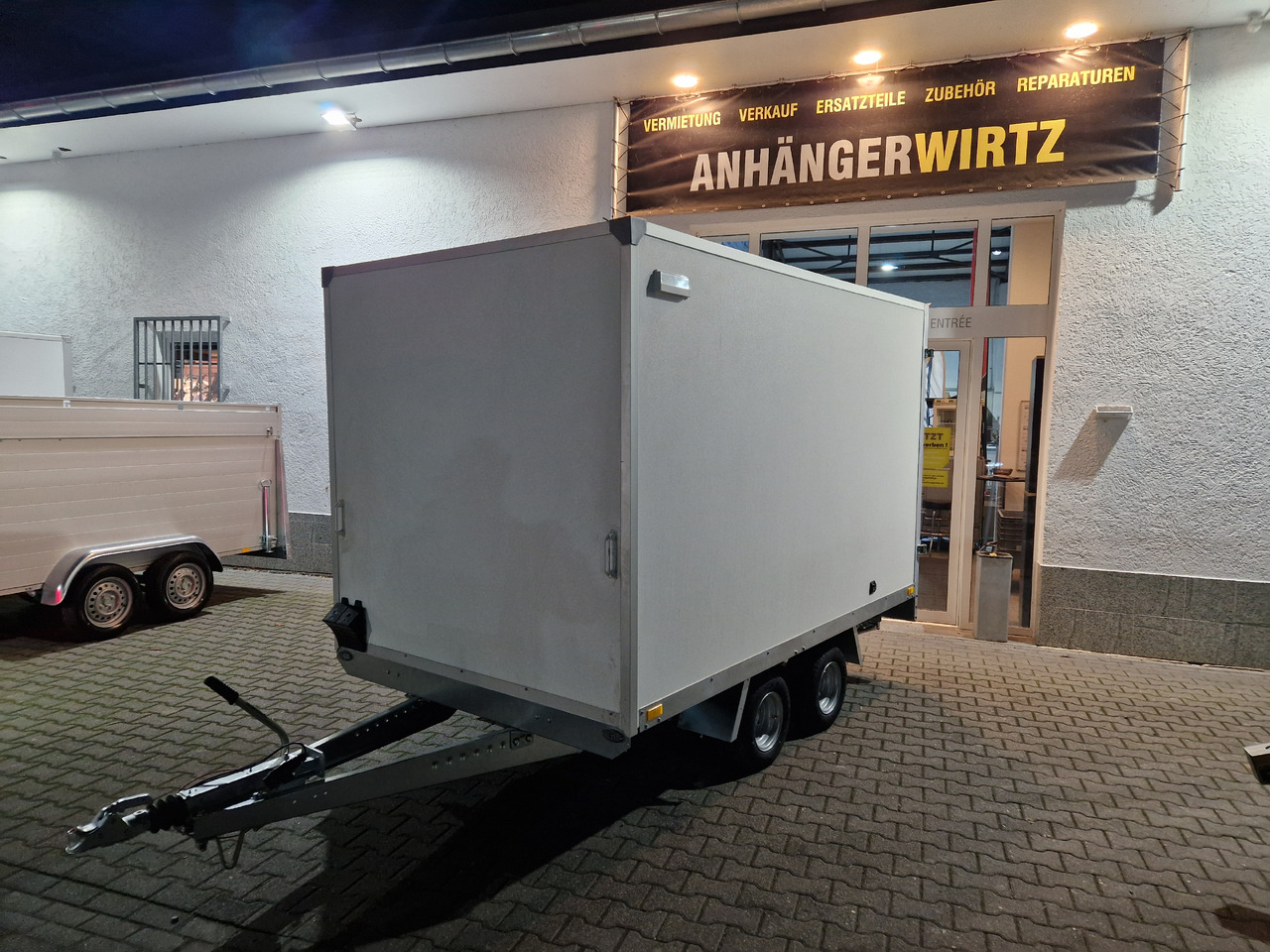 Kargo Koffer Hochlader FC2730HTD 305x180x180cm Stützen 10" (M) 2700kg 100km/H - Прицеп-фургон: фото 2 Kargo Koffer Hochlader FC2730HTD 305x180x180cm Stützen 10" (M) 2700kg 100km/H - Прицеп-фургон: фото 2