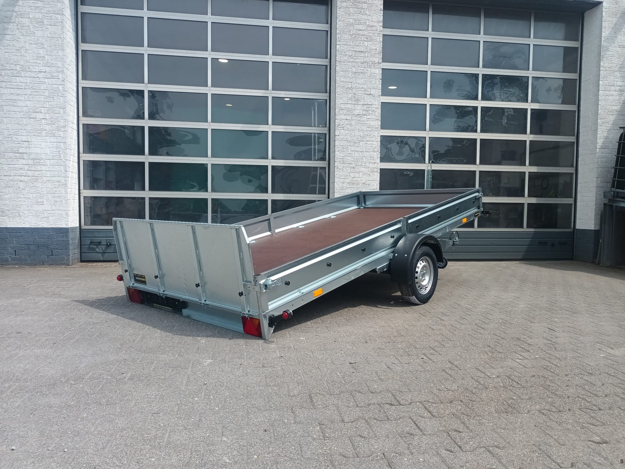 Kleinfahrzeug Universal Transporter Multi XL easyload ankippbar Blattfederung 100km/H 750kg - Прицеп для спецтехники: фото 4 Kleinfahrzeug Universal Transporter Multi XL easyload ankippbar Blattfederung 100km/H 750kg - Прицеп для спецтехники: фото 4