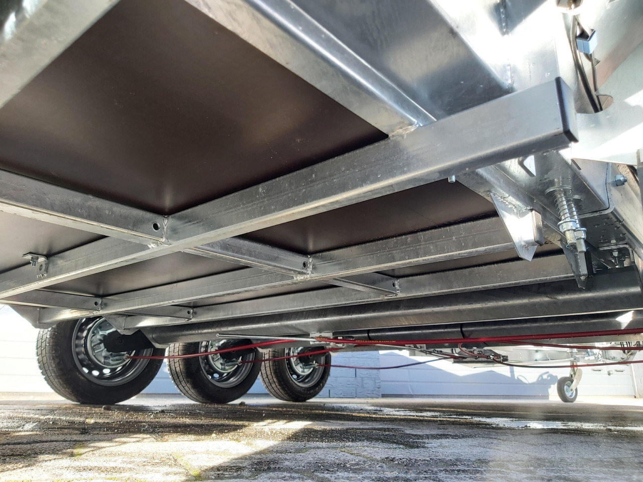 Martz Maschinentransporter BUILDER XL Bau-3 3500/3 400x180x30cm Auffahrklappe Tridem (XL) 3500kg - Прицеп для спецтехники: фото 2 Martz Maschinentransporter BUILDER XL Bau-3 3500/3 400x180x30cm Auffahrklappe Tridem (XL) 3500kg - Прицеп для спецтехники: фото 2