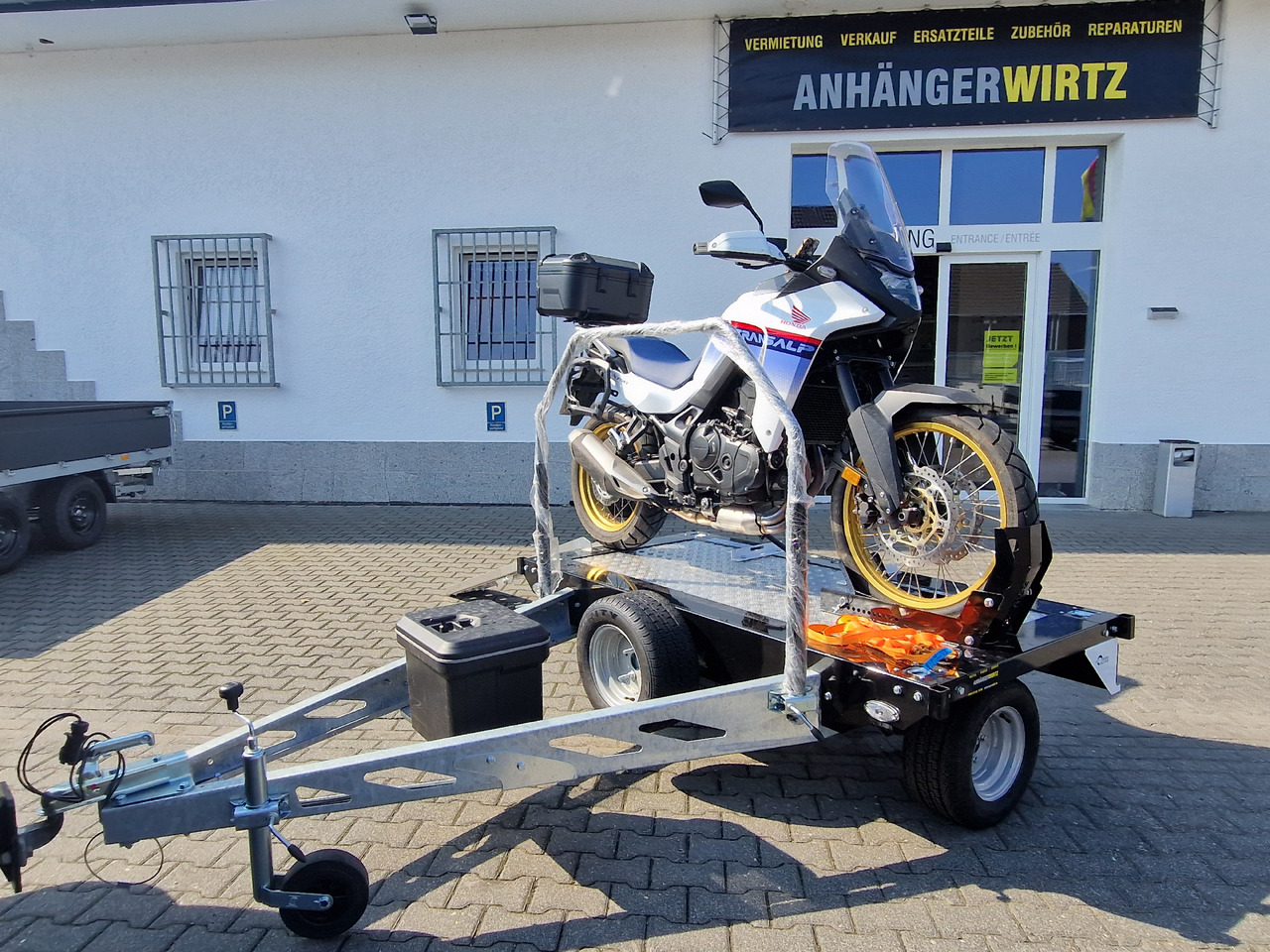 Motorradanhänger Motocamp 1 750 quer 200x107cm Motorrad Roller Fahrrad black 750kg - Прицеп для мотоцикла: фото 1 Motorradanhänger Motocamp 1 750 quer 200x107cm Motorrad Roller Fahrrad black 750kg - Прицеп для мотоцикла: фото 1