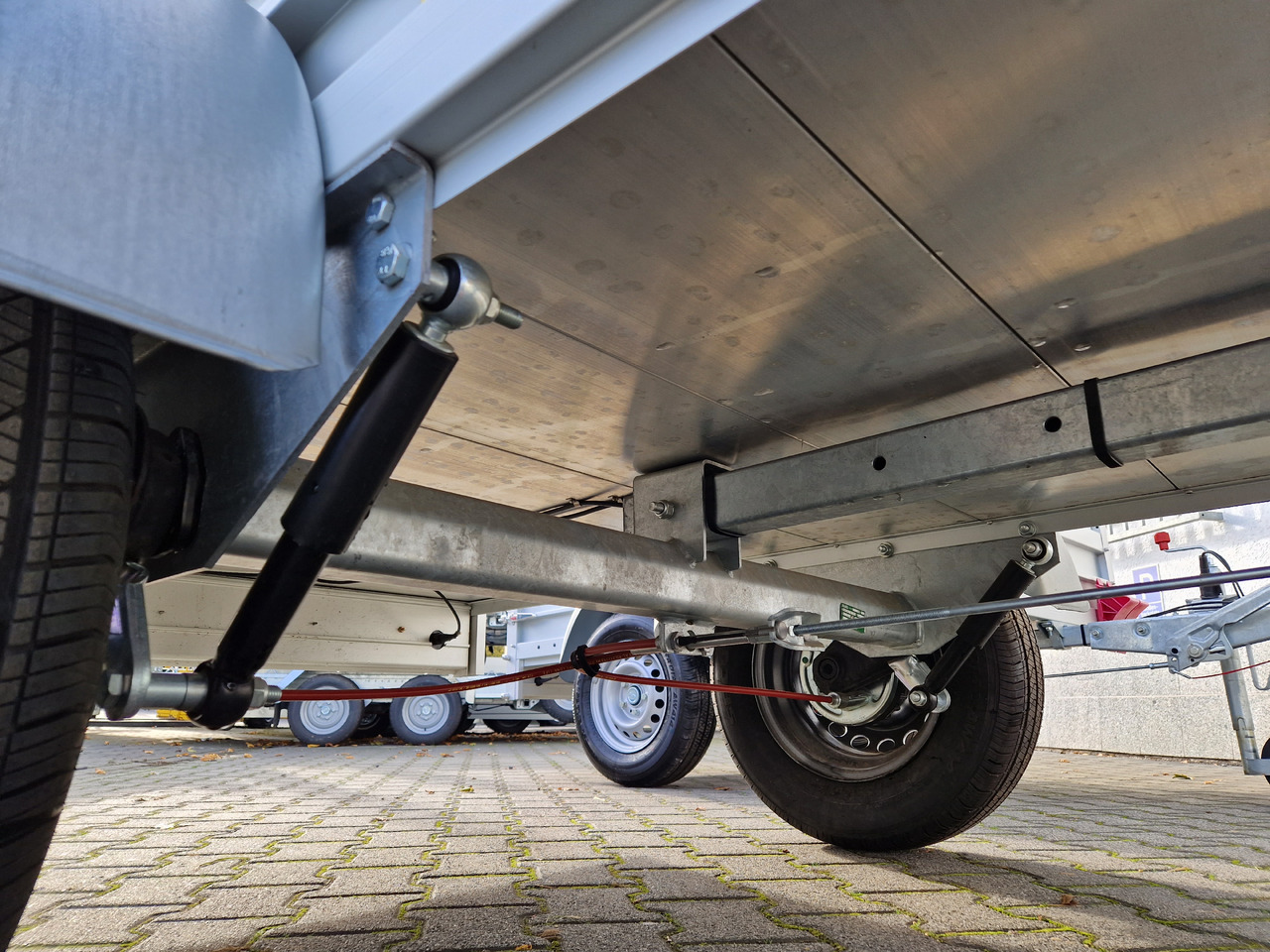 PKW Anhänger Koch Aluline+ B1000 205x105x40cm ALUBODEN (XS) 1000kg 100km/H Januar Online - Прицеп для легкового автомобиля: фото 4 PKW Anhänger Koch Aluline+ B1000 205x105x40cm ALUBODEN (XS) 1000kg 100km/H Januar Online - Прицеп для легкового автомобиля: фото 4