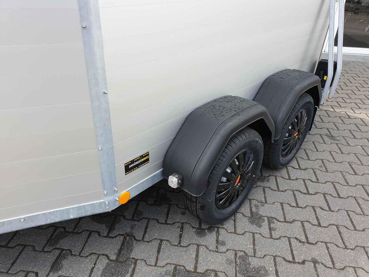 Pferdeanhänger Böckmann Champion Esprit C silver black Haube silver 2400kg Modell 2024 - Прицеп-коневоз: фото 2 Pferdeanhänger Böckmann Champion Esprit C silver black Haube silver 2400kg Modell 2024 - Прицеп-коневоз: фото 2