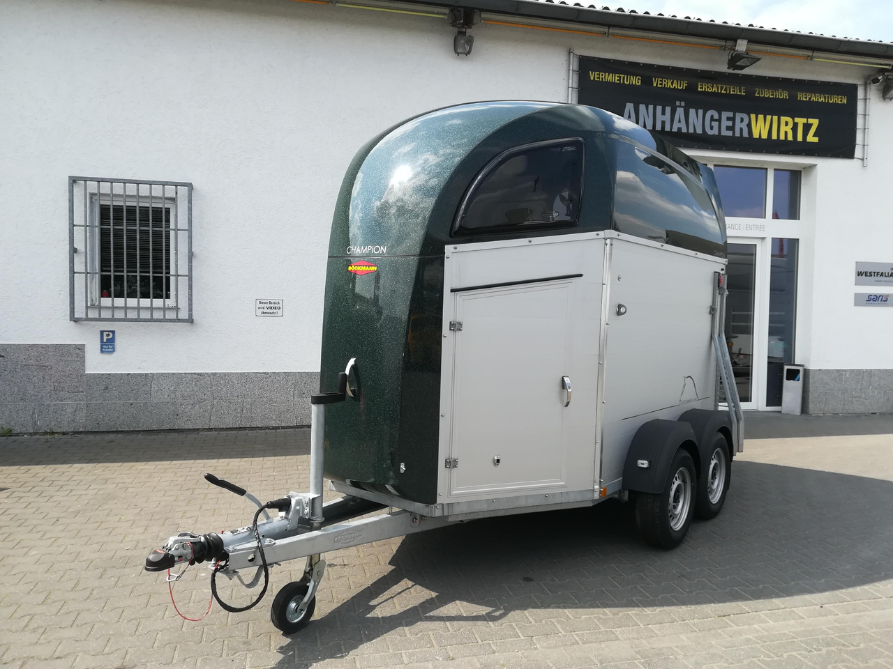 Pferdeanhänger Böckmann Champion R Sattelkammer greenline 2400kg CFF+ 100 km/H order Aktion 2025 - Прицеп-коневоз: фото 2 Pferdeanhänger Böckmann Champion R Sattelkammer greenline 2400kg CFF+ 100 km/H order Aktion 2025 - Прицеп-коневоз: фото 2