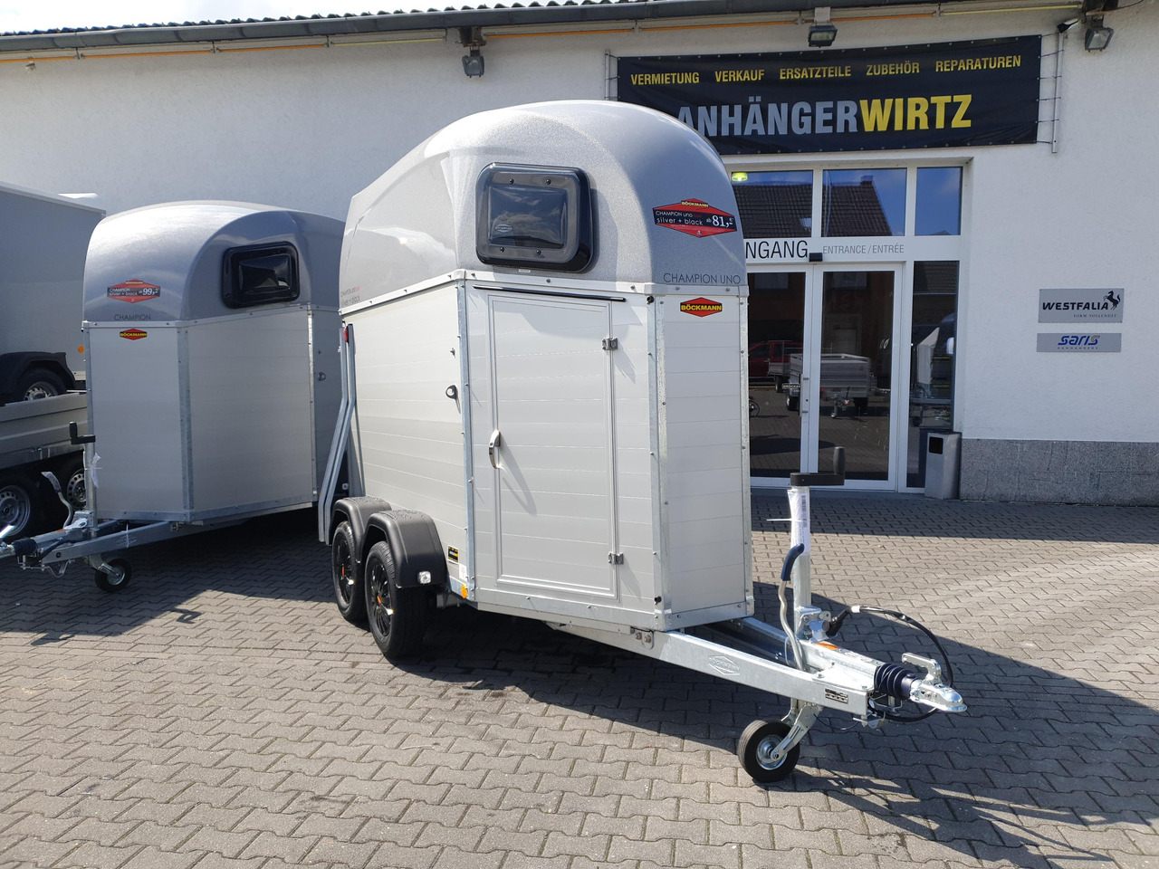 Pferdeanhänger Böckmann Champion UNO Esprit silver black Haube silber 1600kg Modell 2024 - Прицеп-коневоз: фото 3 Pferdeanhänger Böckmann Champion UNO Esprit silver black Haube silber 1600kg Modell 2024 - Прицеп-коневоз: фото 3