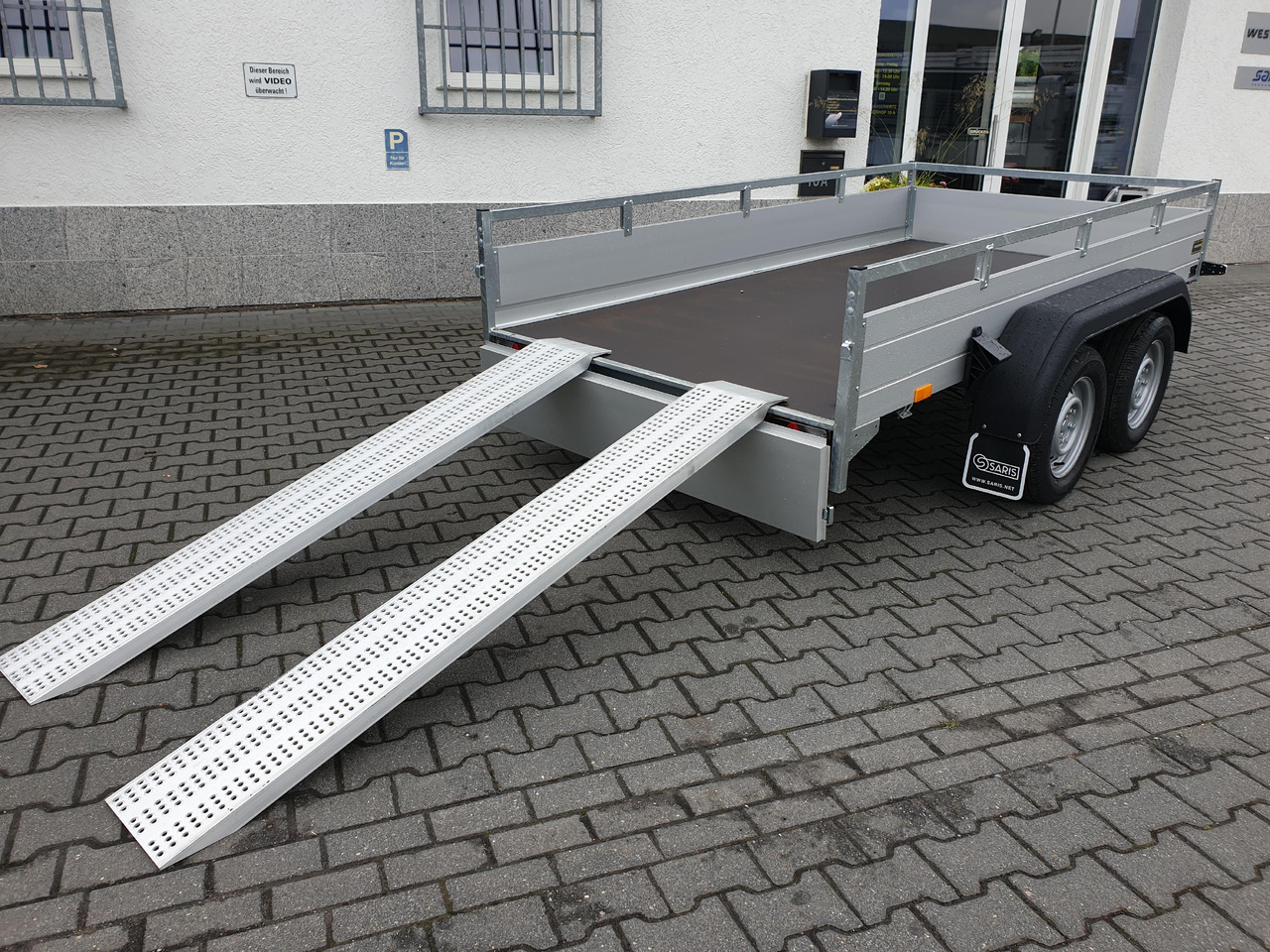 Saris Anhänger FW2000 McAlu Pro MP 305x155x45cm Auffahrrampen (M) 2000kg Winter Aktion - Прицеп бортовой/ Платформа: фото 1 Saris Anhänger FW2000 McAlu Pro MP 305x155x45cm Auffahrrampen (M) 2000kg Winter Aktion - Прицеп бортовой/ Платформа: фото 1