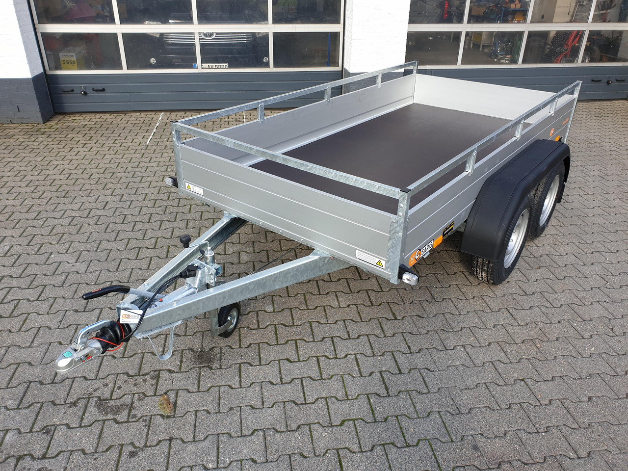 Saris Anhänger FW2700 McAlu Pro 305x153x45cm (M) 2700kg Winter online Aktion - Прицеп бортовой/ Платформа: фото 2 Saris Anhänger FW2700 McAlu Pro 305x153x45cm (M) 2700kg Winter online Aktion - Прицеп бортовой/ Платформа: фото 2