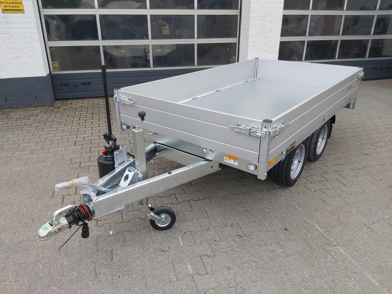 Saris Kipper K1 276 150 2000 2 276x150x30cm silver Handpumpe 13" (S) 2000kg - Самосвальный прицеп: фото 4 Saris Kipper K1 276 150 2000 2 276x150x30cm silver Handpumpe 13" (S) 2000kg - Самосвальный прицеп: фото 4