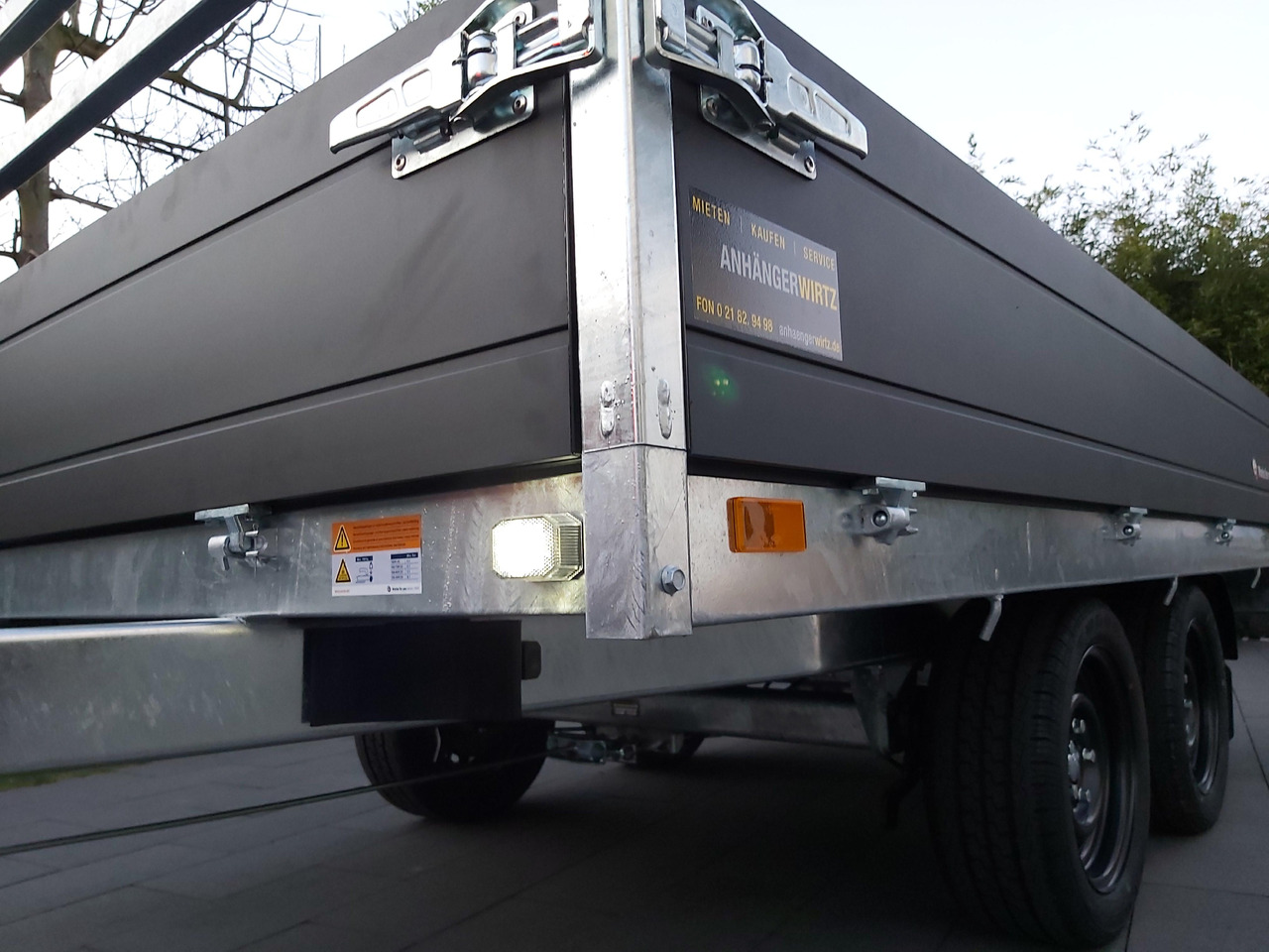 Saris PL 256 150 1500 1 256x150x30cm black Edition LED Beleuchtung 13" 1500kg Online - Прицеп бортовой/ Платформа: фото 4 Saris PL 256 150 1500 1 256x150x30cm black Edition LED Beleuchtung 13" 1500kg Online - Прицеп бортовой/ Платформа: фото 4