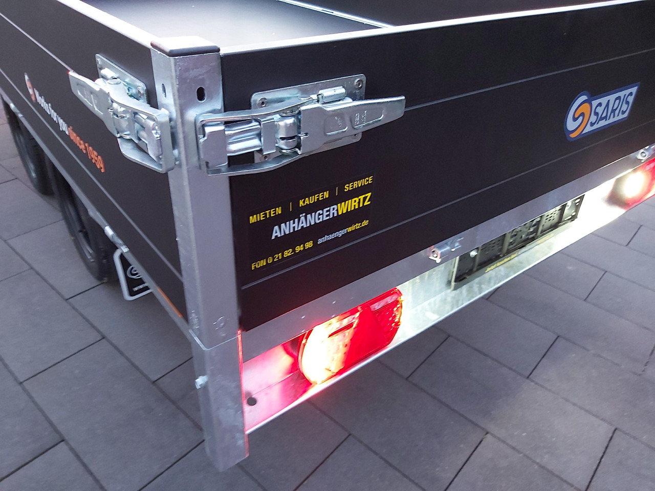 Saris PL 256 150 1500 1 256x150x30cm black Edition LED Beleuchtung 13" 1500kg Online - Прицеп бортовой/ Платформа: фото 3 Saris PL 256 150 1500 1 256x150x30cm black Edition LED Beleuchtung 13" 1500kg Online - Прицеп бортовой/ Платформа: фото 3