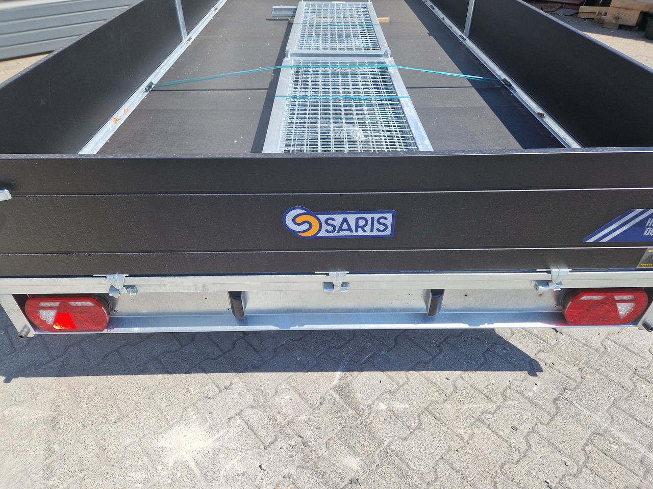 Saris PL HD 506 204 3500 2 506x204x35cm heavy duty black LED Licht (XXL) 3500kg - Прицеп бортовой/ Платформа: фото 3 Saris PL HD 506 204 3500 2 506x204x35cm heavy duty black LED Licht (XXL) 3500kg - Прицеп бортовой/ Платформа: фото 3