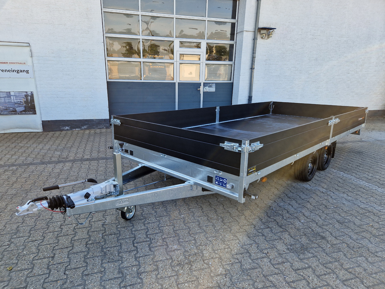Saris PL HD 506 224 3500 2 506x224x35cm heavy duty blackline LED Beleuchtung (XXL) 3500kg - Прицеп бортовой/ Платформа: фото 2 Saris PL HD 506 224 3500 2 506x224x35cm heavy duty blackline LED Beleuchtung (XXL) 3500kg - Прицеп бортовой/ Платформа: фото 2