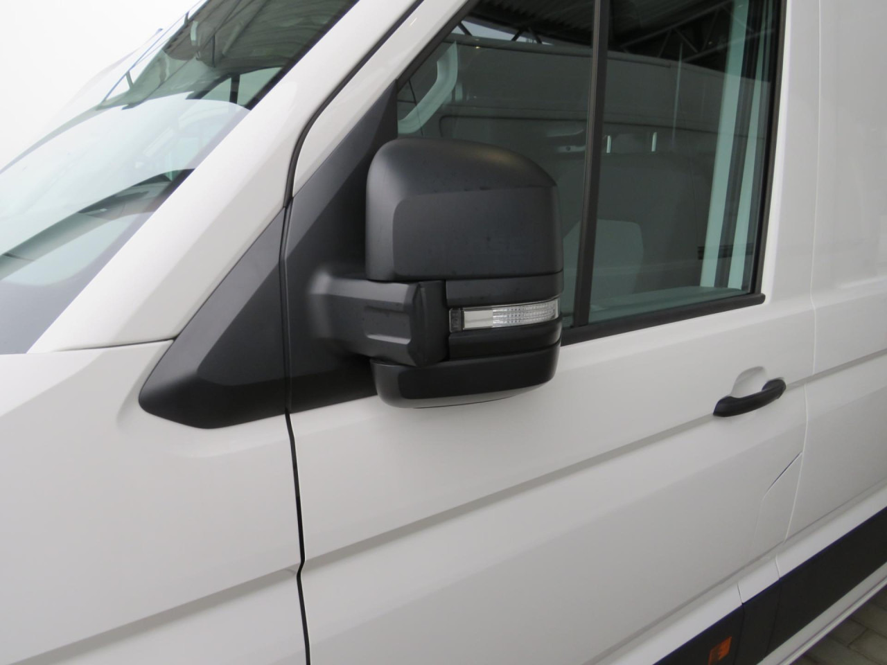 VOLKSWAGEN Crafter 35 L3H3 Kasten 4MOTION Navi ZV - Цельнометаллический фургон: фото 2 VOLKSWAGEN Crafter 35 L3H3 Kasten 4MOTION Navi ZV - Цельнометаллический фургон: фото 2