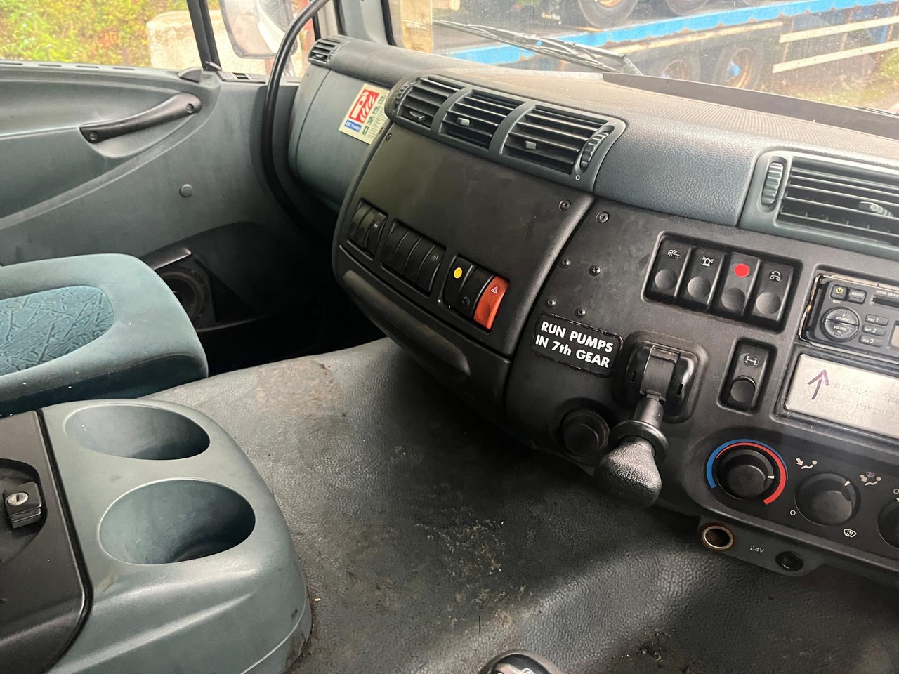 DAF 75 CF - Грузовик-цистерна: фото 5 DAF 75 CF - Грузовик-цистерна: фото 5