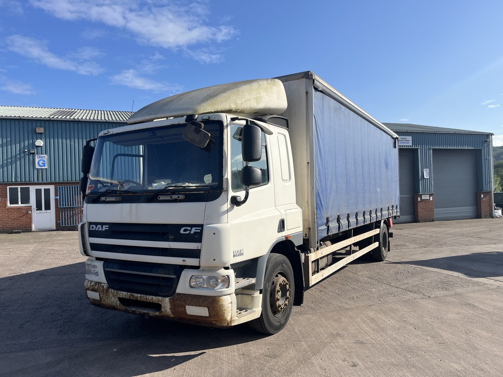 Daf 65CF 220 4x2 Curtain side - Тентованный грузовик: фото 1 Daf 65CF 220 4x2 Curtain side - Тентованный грузовик: фото 1